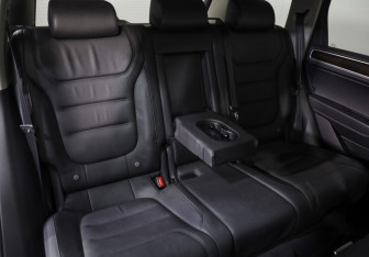 Подержанный автомобиль Volkswagen Touareg 2012 года (24 фото)