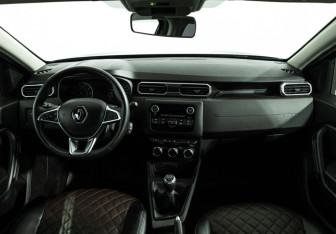 Подержанный автомобиль Renault Duster 2021 года (13 фото)