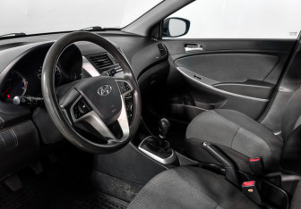 Подержанный автомобиль Hyundai Solaris Hatchback 2014 года (9 фото)