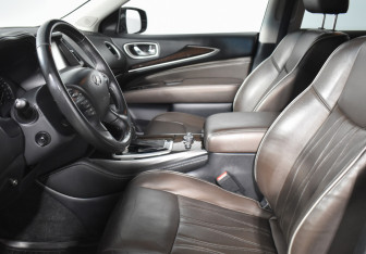 Подержанный автомобиль Infiniti QX60 2018 года (10 фото)