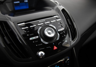 Подержанный автомобиль Ford Kuga 2014 года (18 фото)