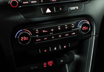 Подержанный автомобиль Kia Ceed Hatchback 2019 года (16 фото)