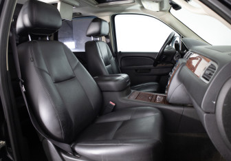 Подержанный автомобиль Chevrolet Tahoe 2012 года (17 фото)