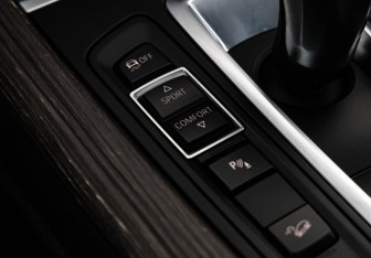 Подержанный автомобиль BMW X5 2016 года (17 фото)