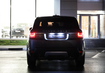 Подержанный автомобиль Land Rover Range Rover Sport 2015 года (8 фото)