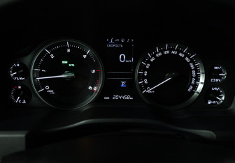 Подержанный автомобиль Toyota Land Cruiser Suv 2016 года (12 фото)