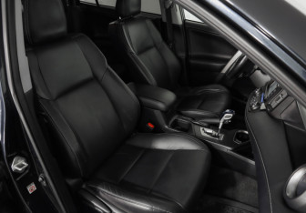 Подержанный автомобиль Toyota RAV4 2016 года (26 фото)