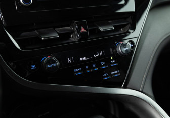 Подержанный автомобиль Toyota Camry Sedan 2021 года (17 фото)