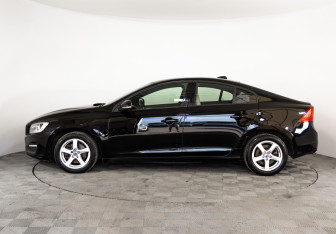 Подержанный автомобиль Volvo S60 2014 года (8 фото)