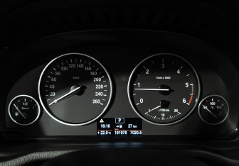 Подержанный автомобиль BMW X3 2014 года (12 фото)