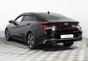 Подержанный автомобиль Hyundai Elantra Sedan 2023 года (7 фото)