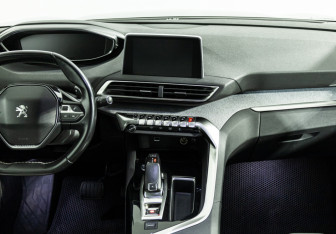 Подержанный автомобиль Peugeot 5008 Suv 2018 года (14 фото)