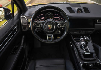 Подержанный автомобиль Porsche Cayenne 2019 года (13 фото)