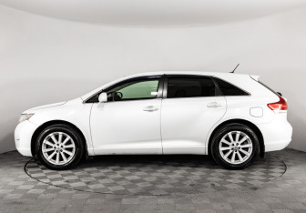 Подержанный автомобиль Toyota Venza 2011 года (8 фото)