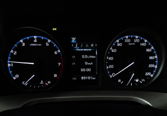 Подержанный автомобиль Toyota RAV4 2017 года (12 фото)