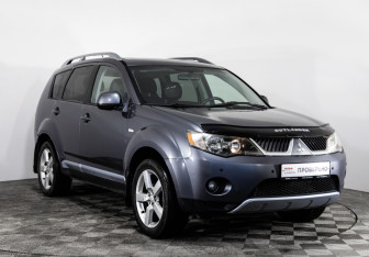 Подержанный автомобиль Mitsubishi Outlander 2008 года (3 фото)