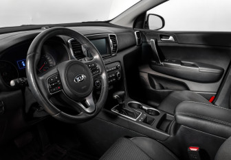 Подержанный автомобиль Kia Sportage 2017 года (9 фото)