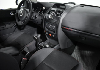 Подержанный автомобиль Renault Megane Sedan 2007 года (13 фото)
