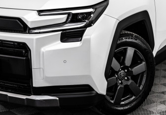 Подержанный автомобиль Toyota RAV4 2026 года (11 фото)