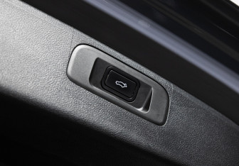 Подержанный автомобиль Geely Coolray 2023 года (24 фото)