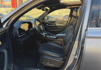 Подержанный автомобиль Geely Monjaro 2024 года (14 фото)