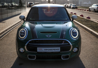 Подержанный автомобиль MINI Hatch 2019 года (2 фото)