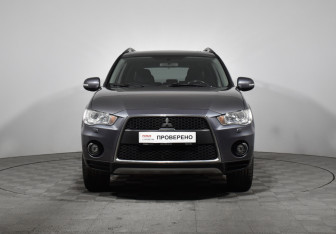 Подержанный автомобиль Mitsubishi Outlander 2011 года (2 фото)