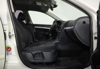 Подержанный автомобиль Skoda Octavia Liftback 2011 года (17 фото)
