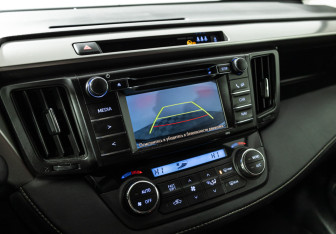 Подержанный автомобиль Toyota RAV4 2016 года (15 фото)