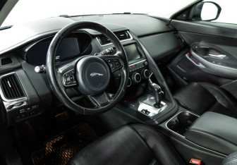 Подержанный автомобиль Jaguar E-Pace 2018 года (11 фото)