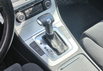 Подержанный автомобиль Volkswagen Passat Sedan 2010 года (12 фото)