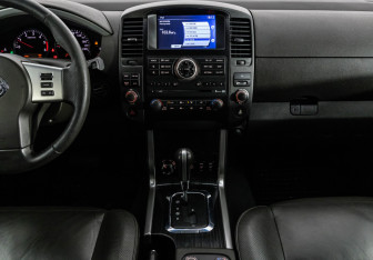 Подержанный автомобиль Nissan Pathfinder 2010 года (12 фото)