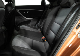 Подержанный автомобиль Hyundai i30 Hatchback 2015 года (10 фото)