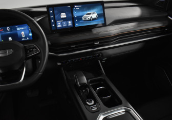 Подержанный автомобиль Geely Okavango 2024 года (24 фото)