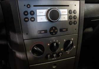 Подержанный автомобиль Opel Meriva 2007 года (19 фото)