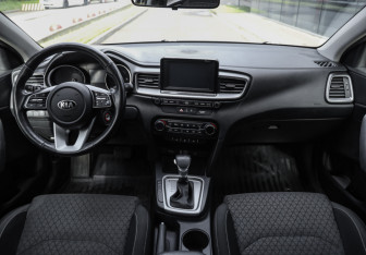 Подержанный автомобиль Kia Ceed Hatchback 2018 года (11 фото)