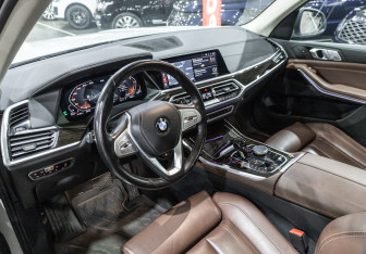 Подержанный автомобиль BMW X7 2020 года (15 фото)