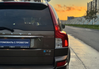 Подержанный автомобиль Volvo XC90 2012 года (10 фото)