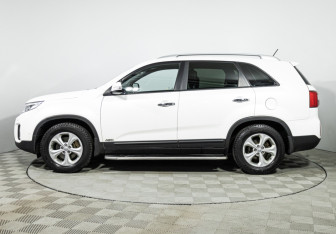 Подержанный автомобиль Kia Sorento 2016 года (8 фото)