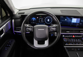 Подержанный автомобиль Hyundai Santa Fe 2023 года (10 фото)