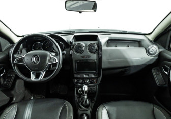 Подержанный автомобиль Renault Duster 2019 года (13 фото)