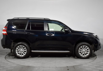 Подержанный автомобиль Toyota Land Cruiser Prado 2015 года (4 фото)