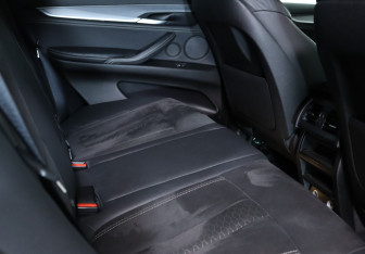 Подержанный автомобиль BMW X5 2017 года (19 фото)
