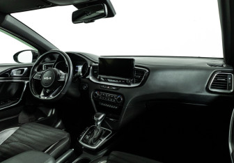 Подержанный автомобиль Kia Ceed Wagon 2021 года (9 фото)