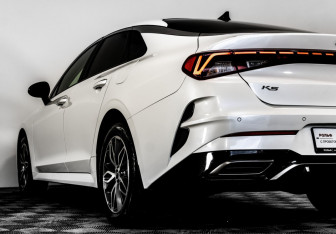 Подержанный автомобиль Kia K5 2020 года (10 фото)