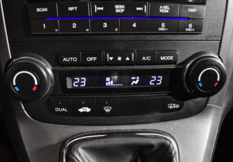 Подержанный автомобиль Honda CR-V 2007 года (16 фото)