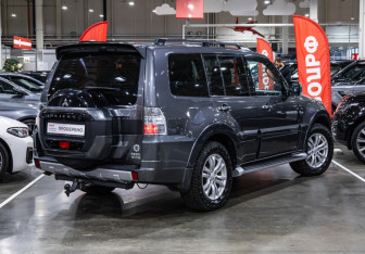 Подержанный автомобиль Mitsubishi Pajero 2017 года (5 фото)