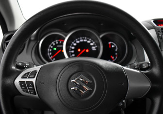 Подержанный автомобиль Suzuki Grand Vitara 2008 года (14 фото)