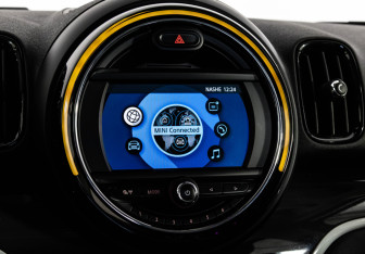 Подержанный автомобиль MINI Countryman 2018 года (17 фото)