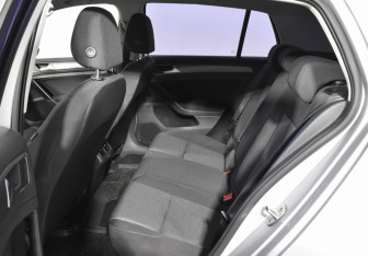 Подержанный автомобиль Volkswagen Golf Hatchback 2013 года (11 фото)